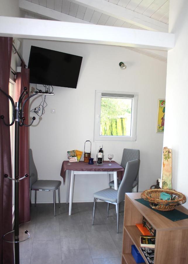Oliven Garden Villa Ровин Екстериор снимка