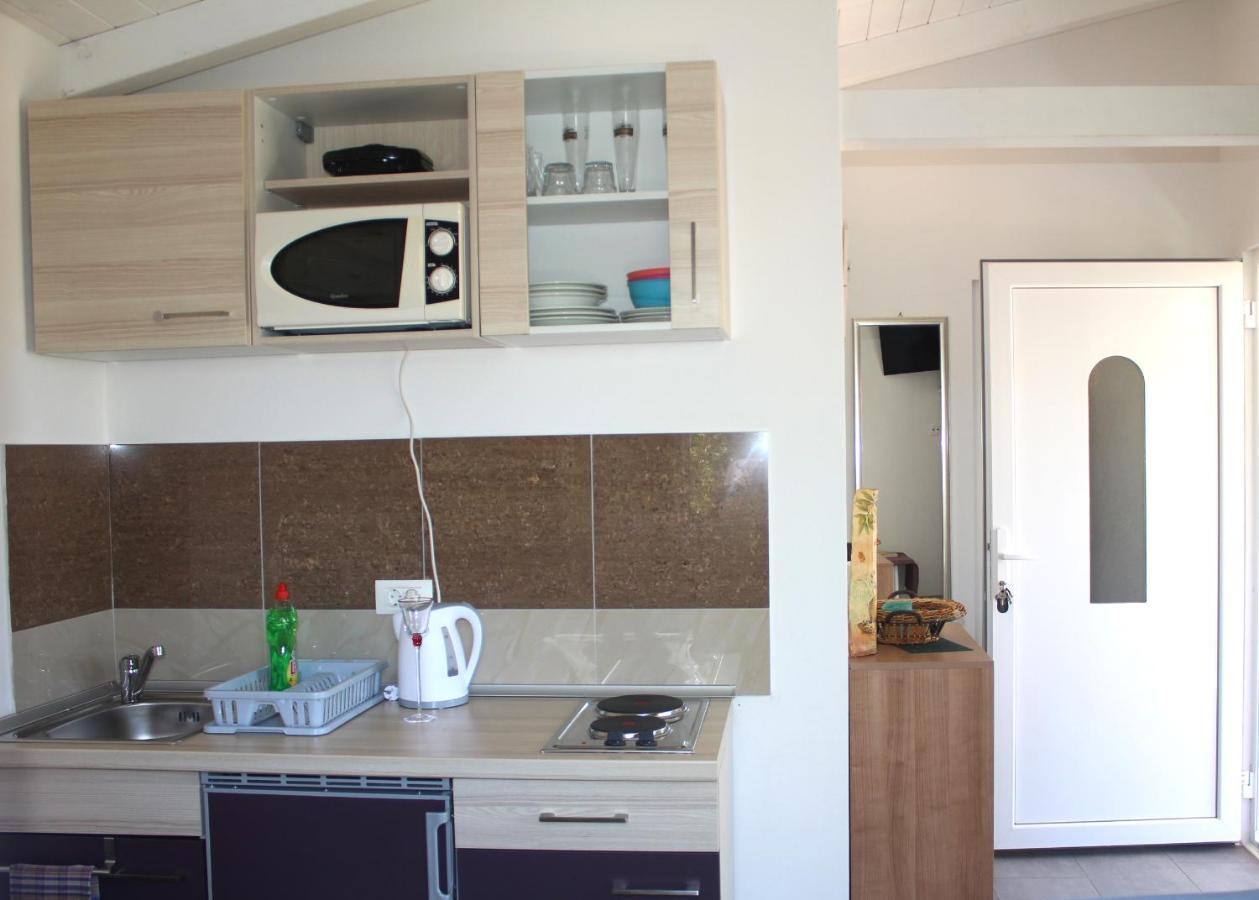 Oliven Garden Villa Ровин Екстериор снимка