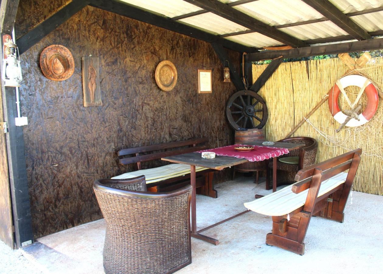 Oliven Garden Villa Ровин Екстериор снимка
