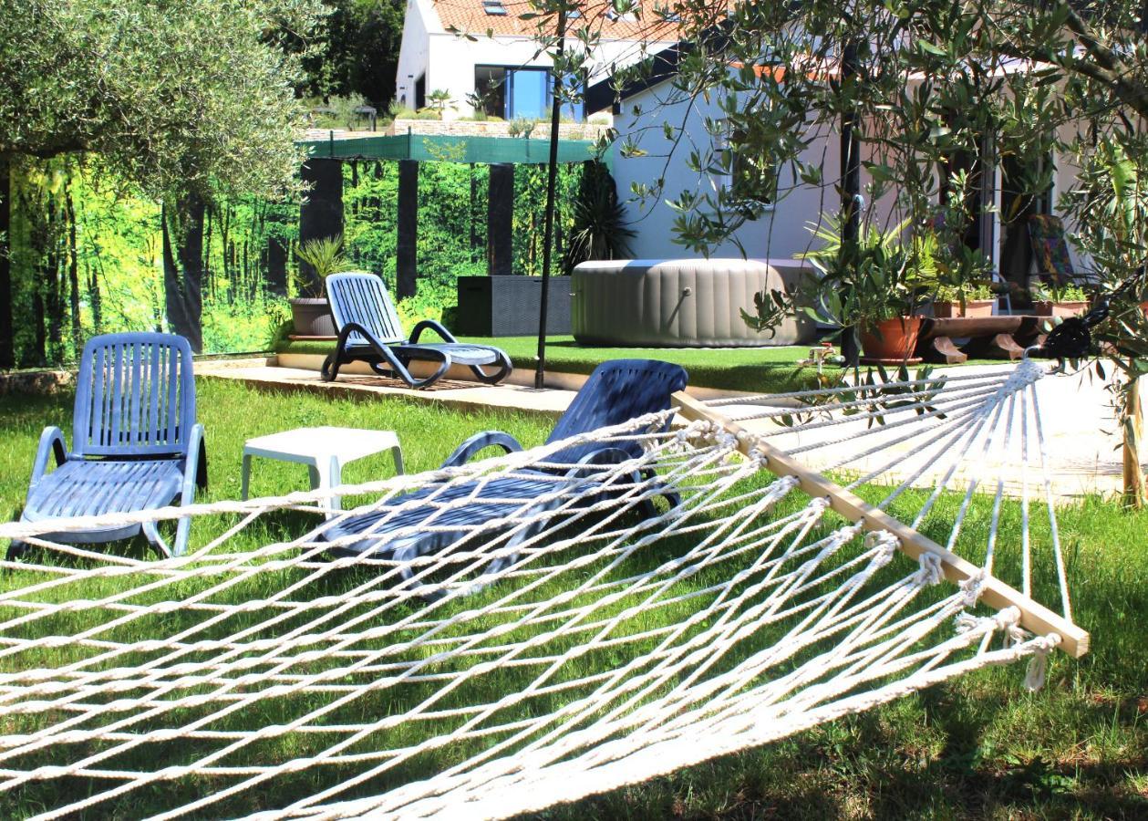 Oliven Garden Villa Ровин Екстериор снимка